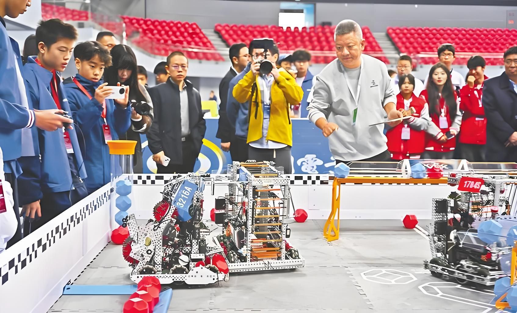 万名少年逐梦“机器人奥运会”